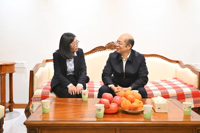 國務院國資委黨委委員、副主任譚作鈞看望慰問中國化學“時代楷?！鼻褴娡炯覍? />
																					</a>	
										<div   id=