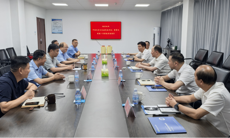 周鴻與中國平煤神馬集團(tuán)董事張電子舉行工作會(huì)談